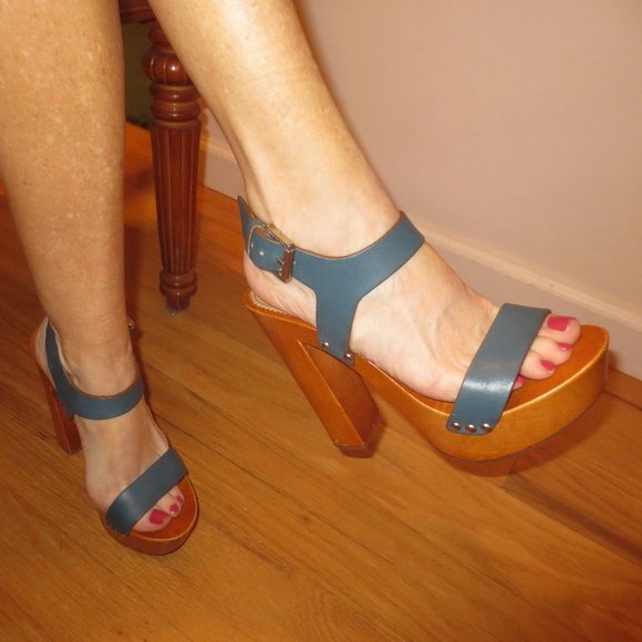 DSQUARED2 Medium Blue Leather Wood Platform High Heeled Sandals - Picture 6 of 9